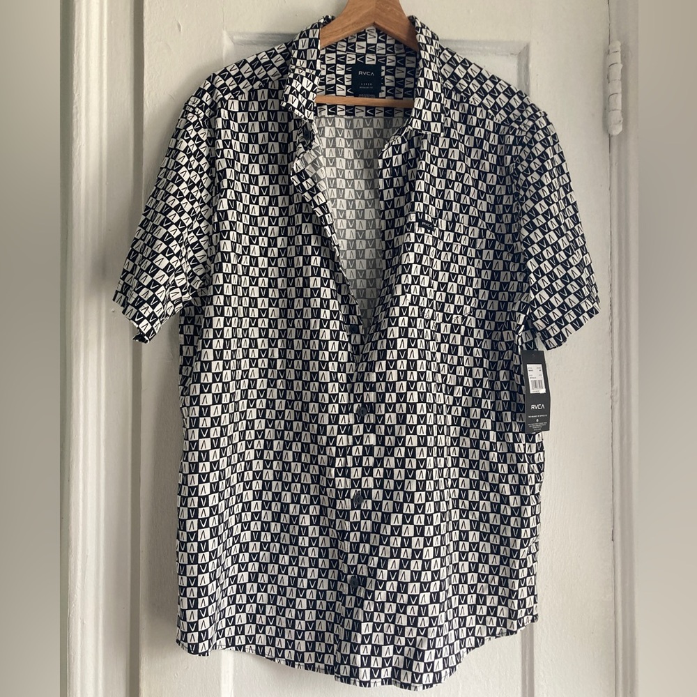RVCA men’s black and white button down shirt NWT